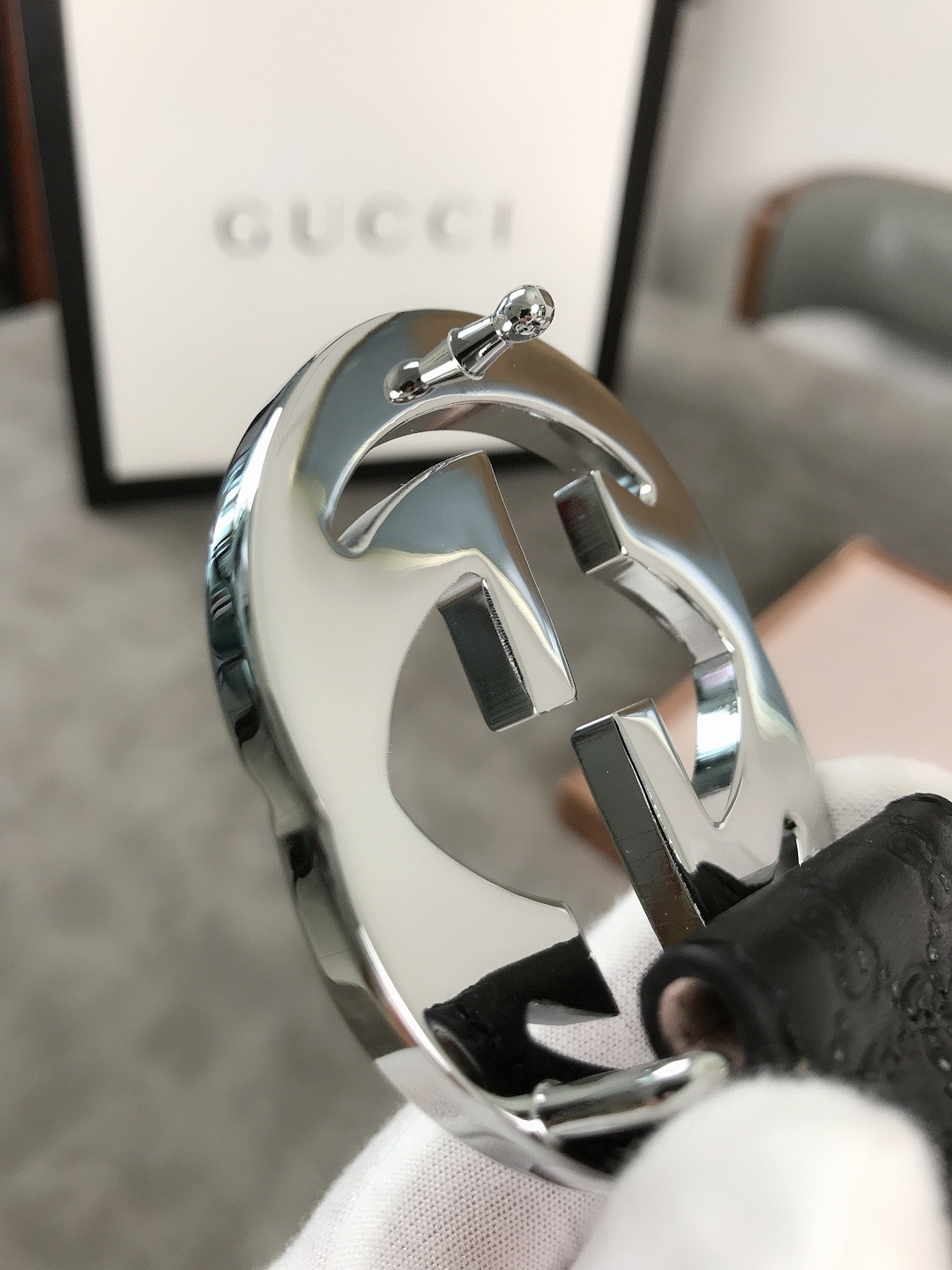 品名：爱玛仕.Her..mes✈️原单p120 🎁型号：认准如图专柜包装，赠送打孔器 🎁材料：🐂百分百头层牛皮皮带，24k纯钢扣🌈保证真皮。专柜同等质量， 送人自用首选✈️ 🎁包装： 请认准如图专柜包装，发票齐全，宽度3.8mm