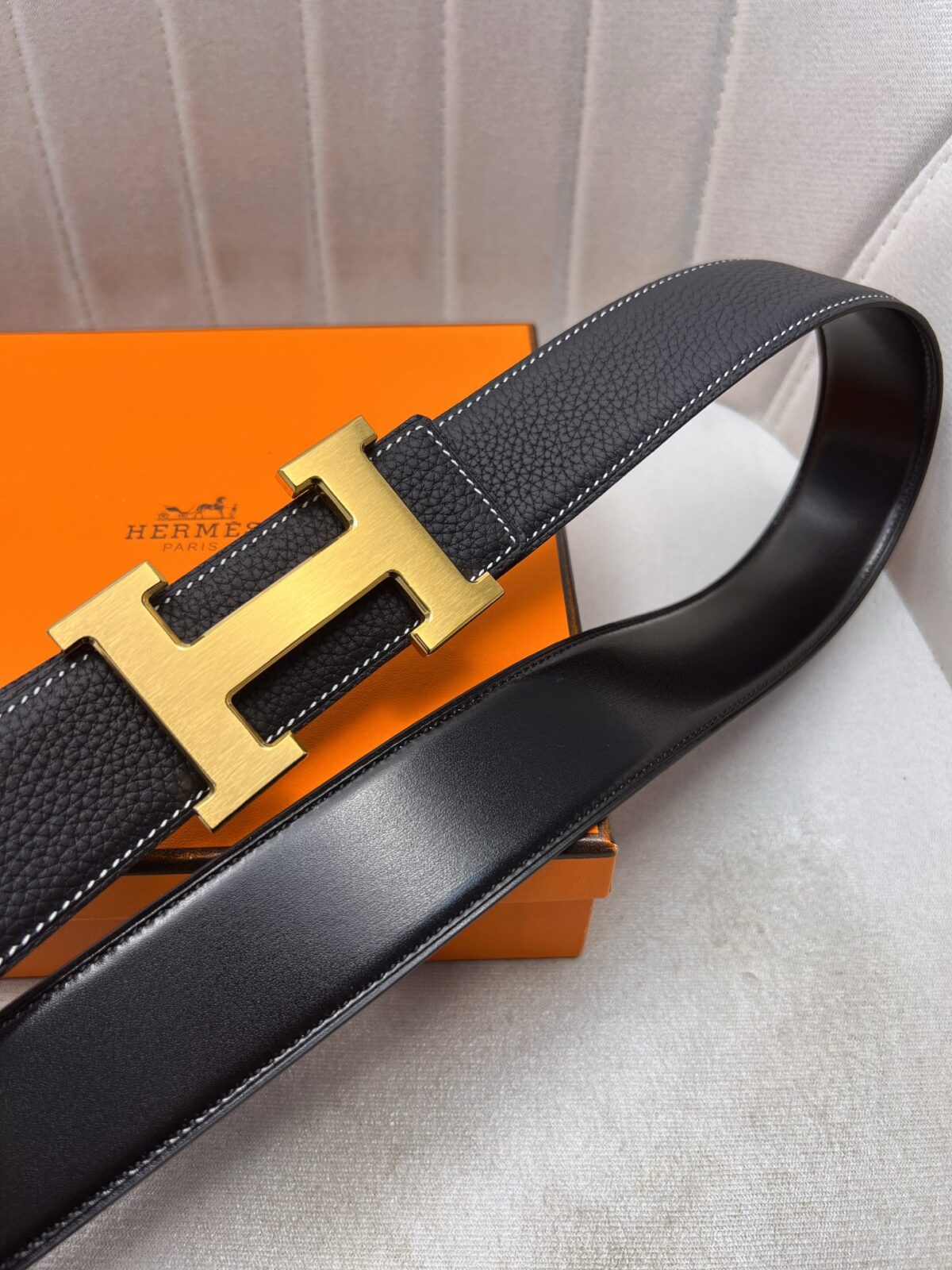 P120 爱玛仕。冲孔挂扣㊙️原单高端品质🎗专柜官网同步🌟宽度 冲孔精美扣头💯意大利进口大象原版花纹✨纹理消晰真实感超强🌈打造全新的视觉3D郊果🔱高档客户入手💫送礼自用佳品 长度100一125