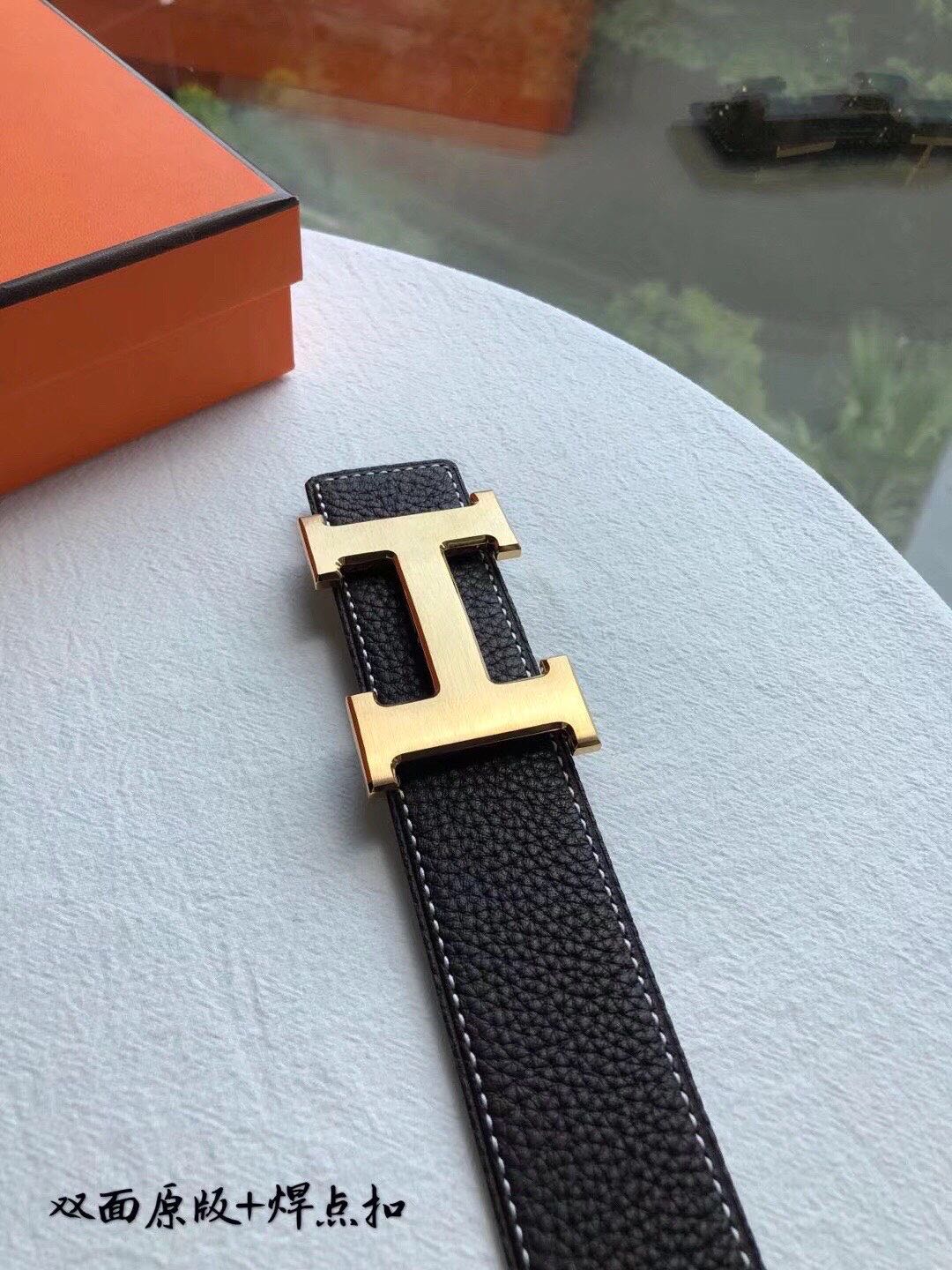 品名：爱马仕.HERMES✈️顶级原单p120 🎁型号：认准如图专柜包装，赠送打孔器 🎁材料：🐂百分百进口原厂头层牛皮皮带，24k纯钢扣🌈保证真皮。专柜同等质量， 送人自用首选✈️ 🎁包装： 请认准如图专柜包装，发票齐全，宽度3.8mm /