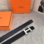 P120 ：配送专柜全套礼盒包装🎁。爱马仕男款精品 精致荔枝纹➕原版皮底，双面头层牛皮 &原版纯钢特色扣，双头尾设计，彰显独特风格，双色可双面使用 宽度：38毫米 /