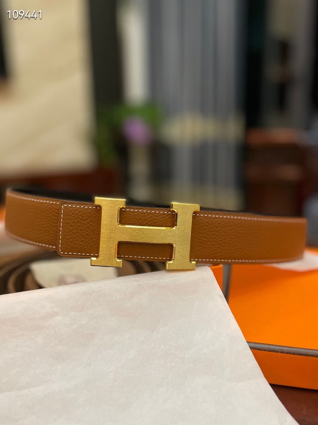 Hermes/爱马仕经典H拉丝金色/钯扣，进口togo皮小牛皮内衬，欣赏享用完美的设计和优质的皮料精细工艺，不容错过的产品。