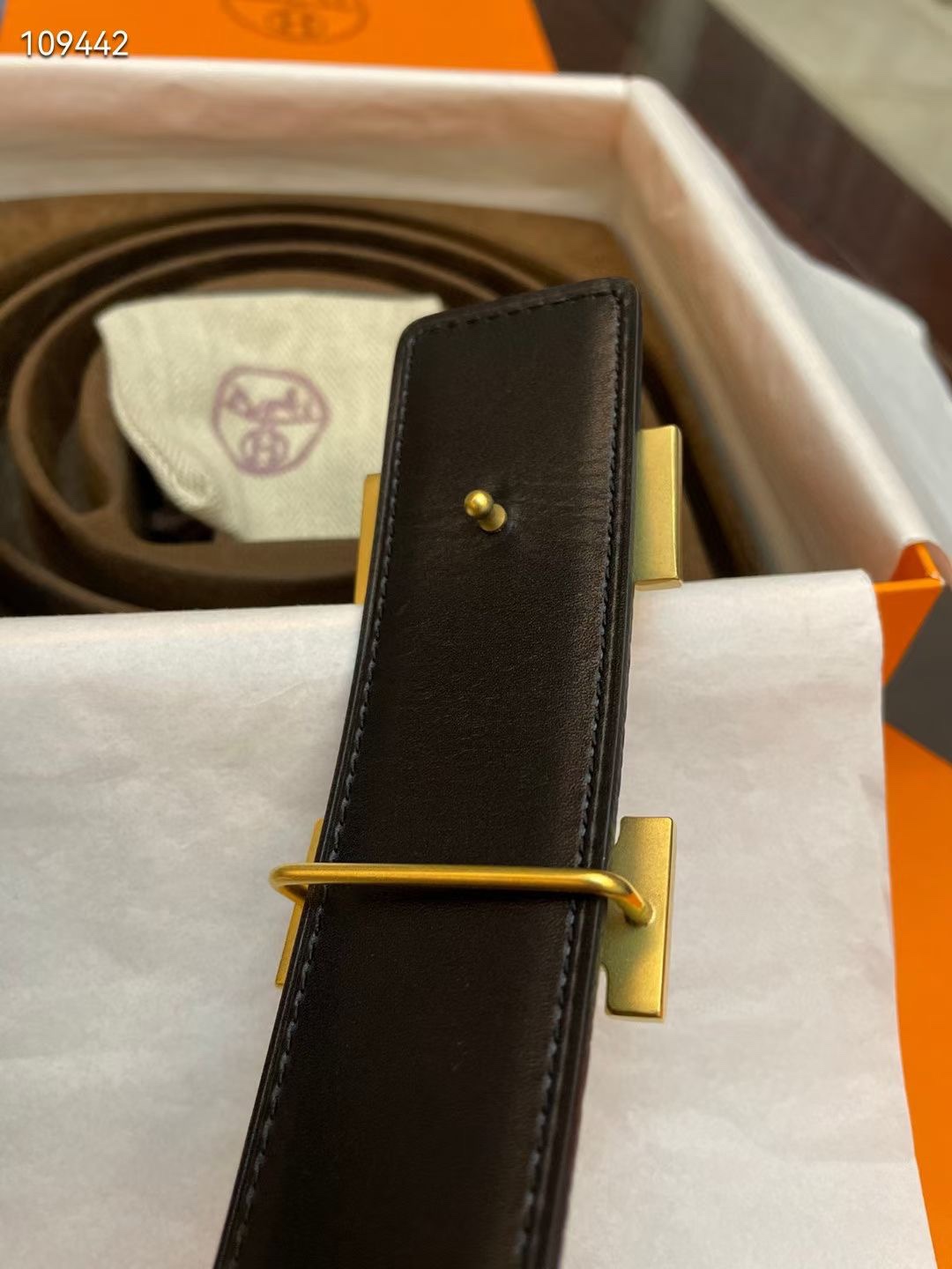 Hermes/爱马仕经典H拉丝金色/钯扣，进口togo皮小牛皮内衬，欣赏享用完美的设计和优质的皮料精细工艺，不容错过的产品。