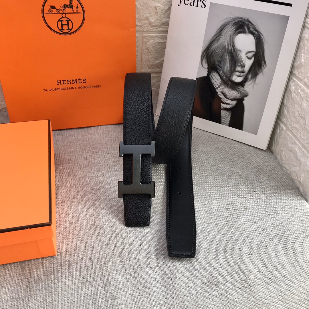 P120 ：配送专柜全套礼盒包装🎁。爱马仕男款精品 精致荔枝纹➕原版皮底，双面头层牛皮 &原版纯钢特色扣，双头尾设计，彰显独特风格，双色可双面使用 宽度：38毫米 /