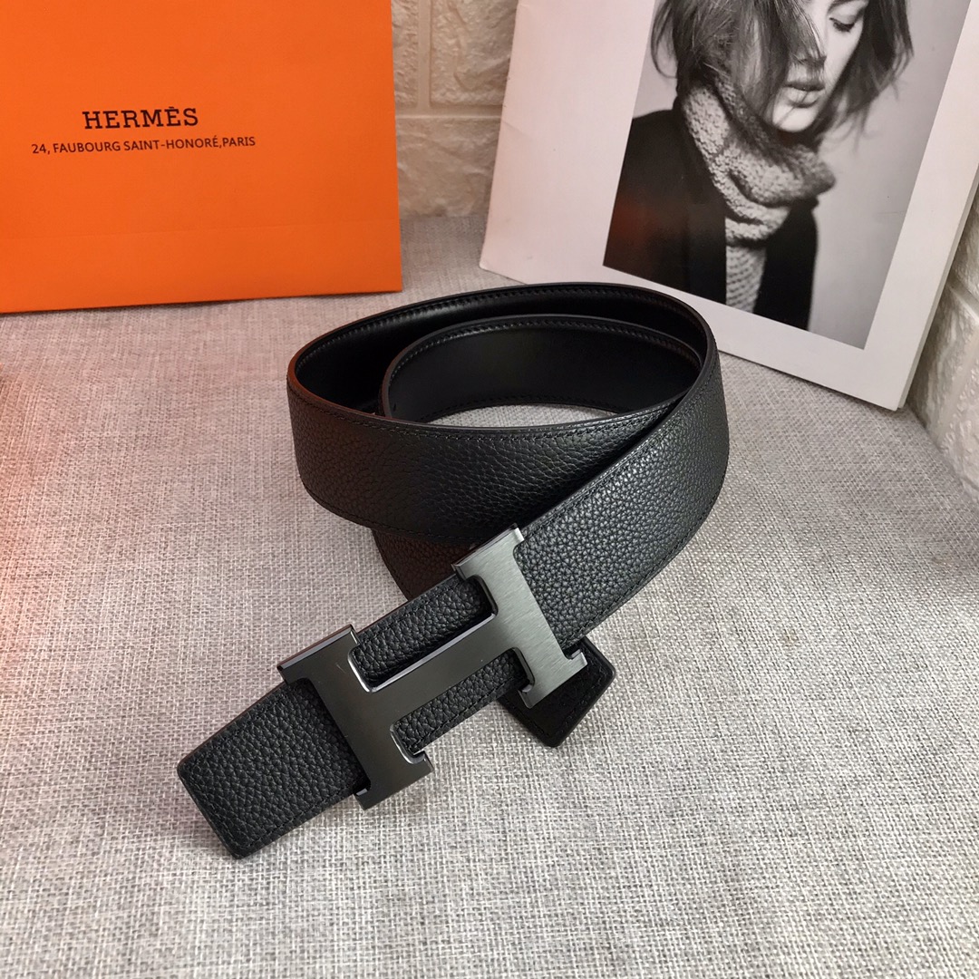 P120 ：配送专柜全套礼盒包装🎁。爱马仕男款精品 精致荔枝纹➕原版皮底，双面头层牛皮 &原版纯钢特色扣，双头尾设计，彰显独特风格，双色可双面使用 宽度：38毫米 /
