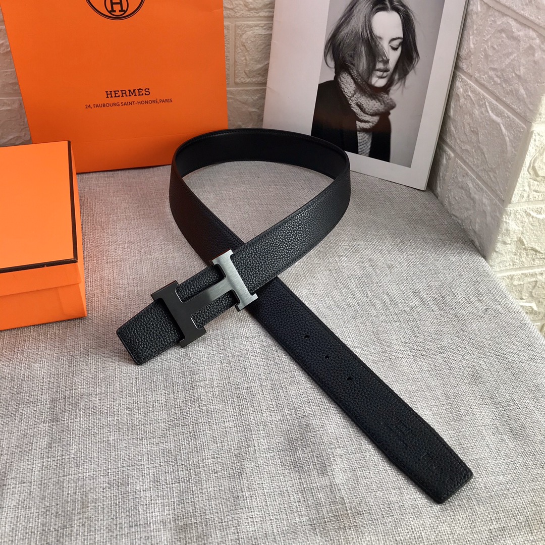 P120 ：配送专柜全套礼盒包装🎁。爱马仕男款精品 精致荔枝纹➕原版皮底，双面头层牛皮 &原版纯钢特色扣，双头尾设计，彰显独特风格，双色可双面使用 宽度：38毫米 /