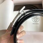 P120 配专柜包装，爱玛仕 专柜同款原单系列！专柜同款采用进口原版尼罗鳄头层肚皮纹搭配精致电镀铜扣，宽3.5cm💍用料 车线都是精益求精！注重每一个细节！ /