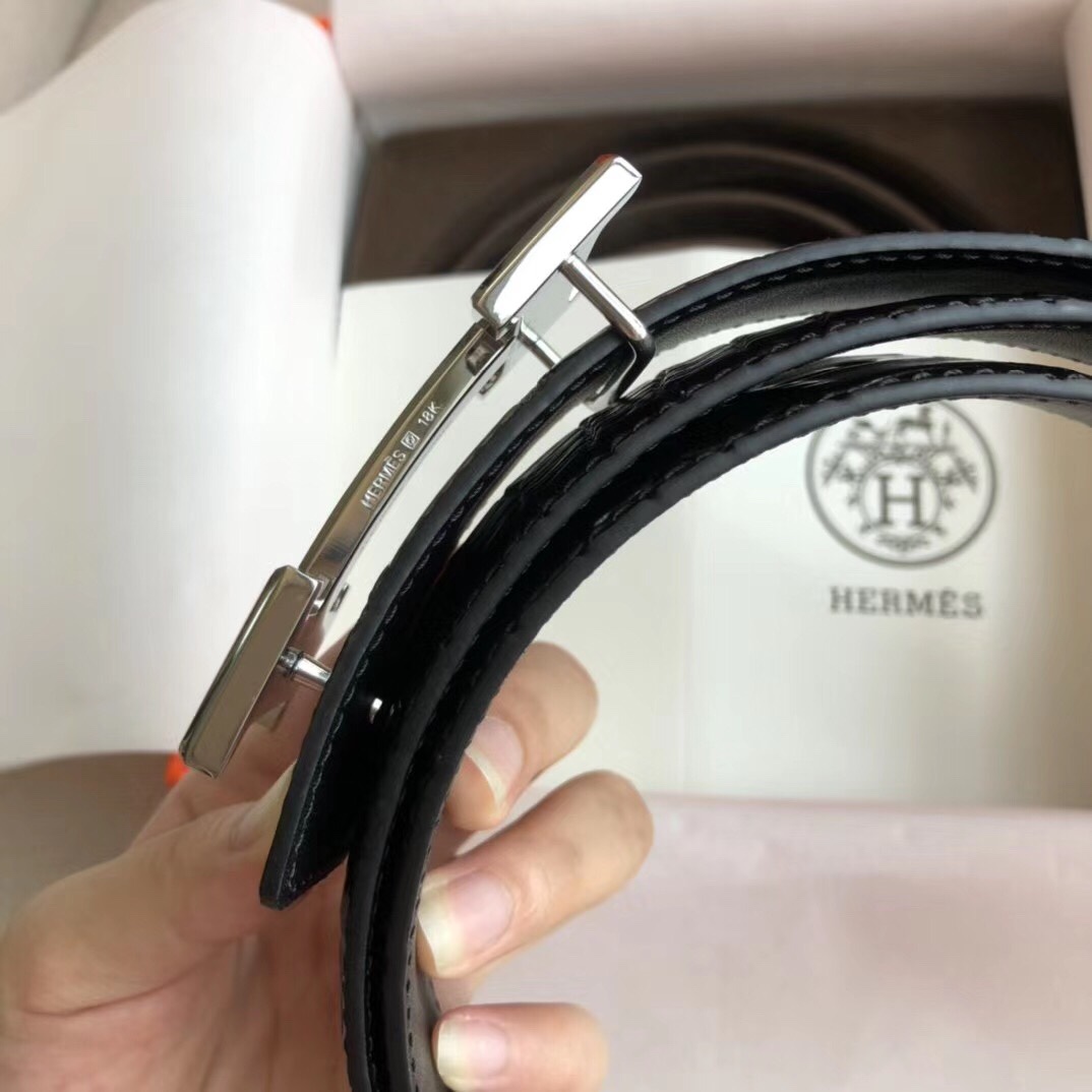 P120 配专柜包装，爱玛仕 专柜同款原单系列！专柜同款采用进口原版尼罗鳄头层肚皮纹搭配精致电镀铜扣，宽3.5cm💍用料 车线都是精益求精！注重每一个细节！ /