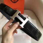 P120 配专柜包装，爱玛仕 专柜同款原单系列！专柜同款采用进口原版尼罗鳄头层肚皮纹搭配精致电镀铜扣，宽3.5cm💍用料 车线都是精益求精！注重每一个细节！ /