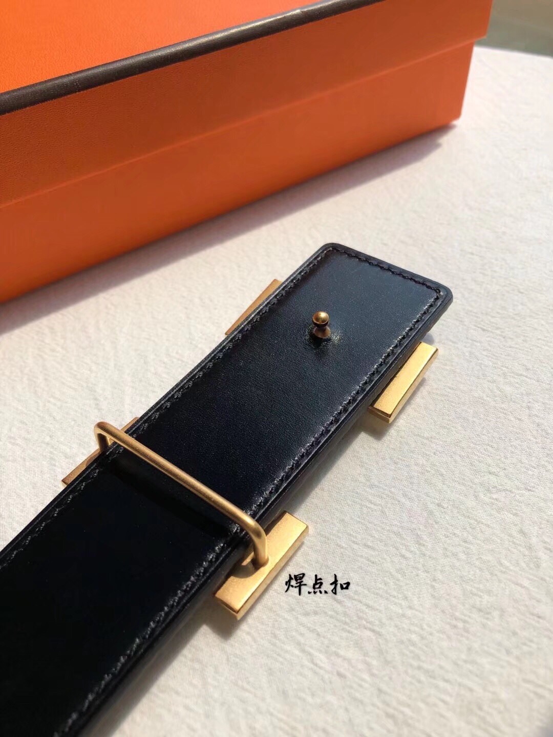 品名：爱玛仕.Her..mes✈️原单p120 🎁型号：认准如图专柜包装，赠送打孔器 🎁材料：🐂百分百头层牛皮皮带，24k纯钢扣🌈保证真皮。专柜同等质量， 送人自用首选✈️ 🎁包装： 请认准如图专柜包装，发票齐全，宽度3.8mm /