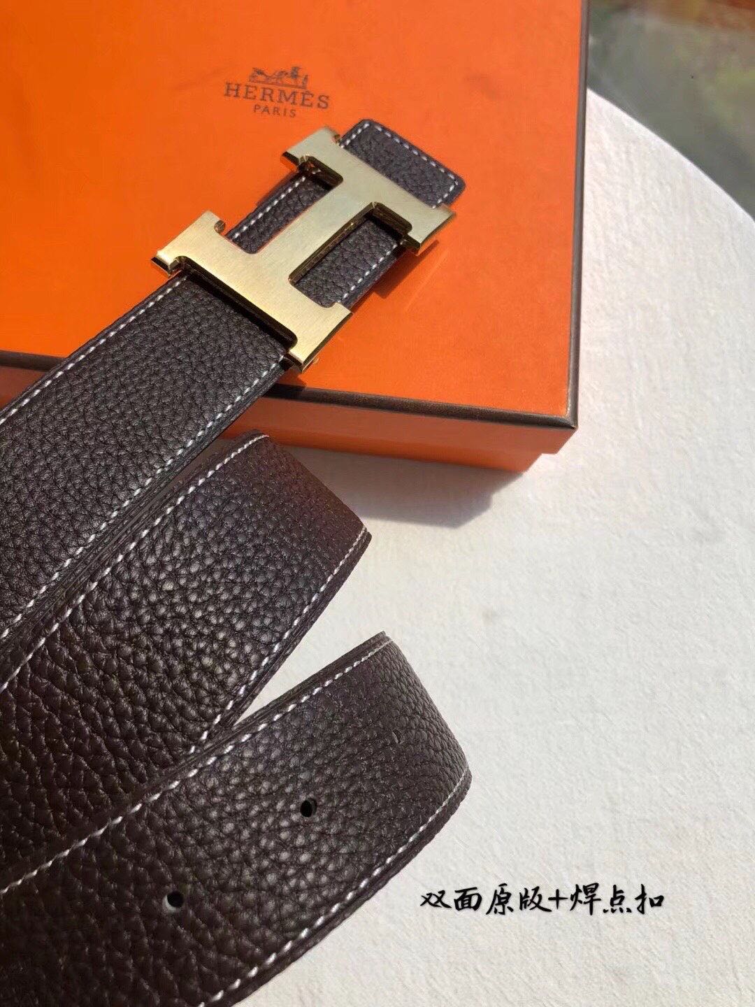 品名：爱玛仕.Her..mes✈️原单p120 🎁型号：认准如图专柜包装，赠送打孔器 🎁材料：🐂百分百头层牛皮皮带，24k纯钢扣🌈保证真皮。专柜同等质量， 送人自用首选✈️ 🎁包装： 请认准如图专柜包装，发票齐全，宽度3.8mm /