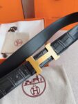🎁男士腰带：爱马仕·✈·️原单·P130 🎁男士皮带：🐂百分百头层牛皮，保证真皮。24k纯钢扣🌈双面可用✨专柜同等质量， 送人自用首选✈️ 🎁包装： 请认准如图专柜包装，赠送打孔器，银联发票，宽度3.8cm