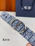 Dior精湛工艺。可与各式35毫米腰带搭配，提升格调，打造优雅精致的造型。 /
