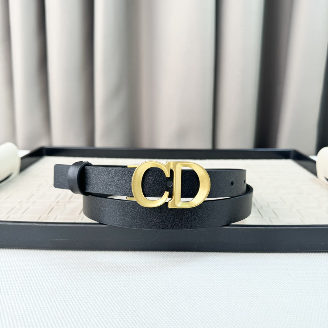 Dior 24早春新款 C D搭扣黄铜腰带扣，小牛皮腰带 经典永存 2.0cm /