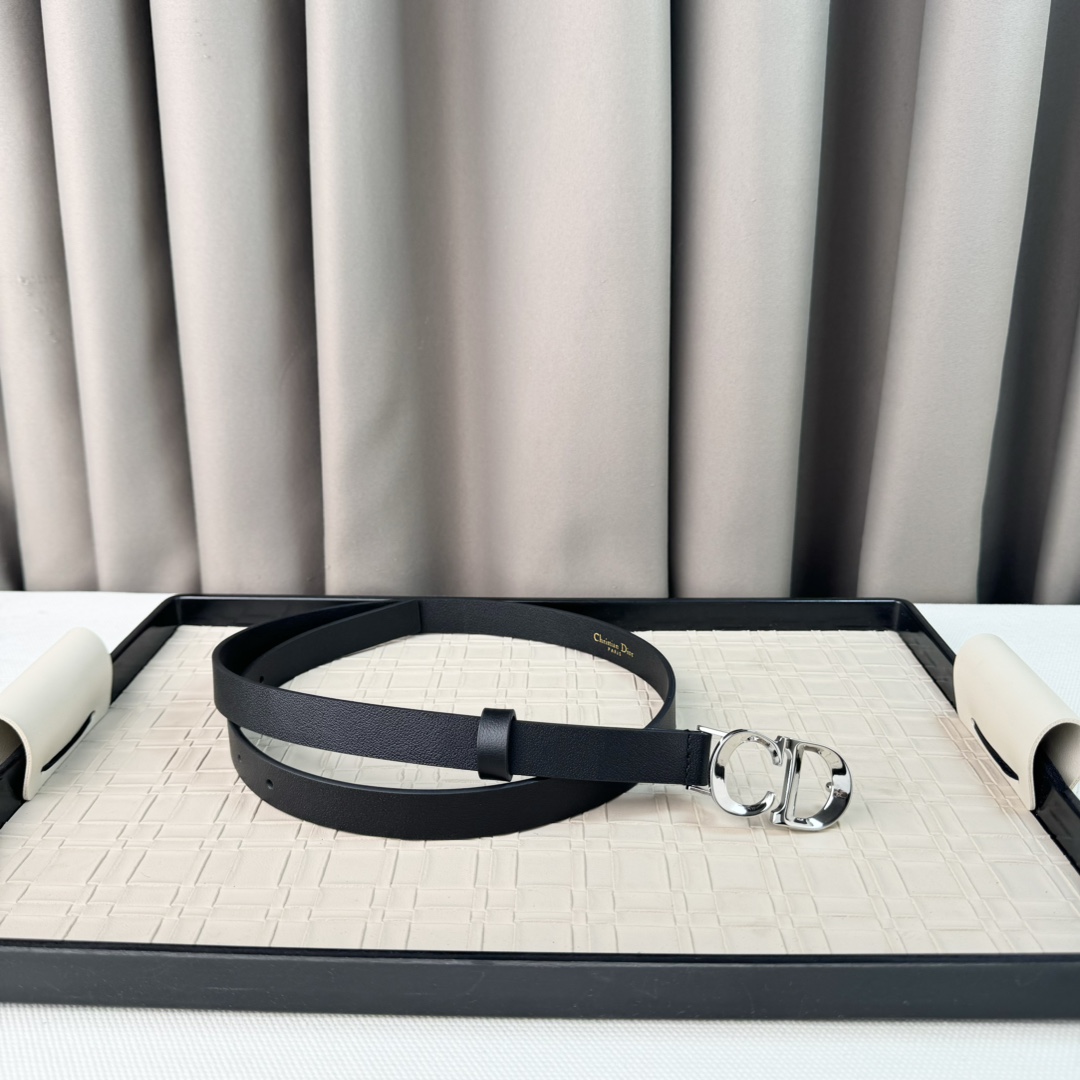 Dior 24早春新款 C D搭扣黄铜腰带扣，小牛皮腰带 经典永存 2.0cm /