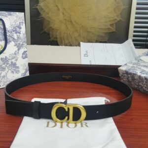 weigou_269627_0_e9531ba2fa Dior CD 皮带/腰带 T时尚万能百搭单品:又欲又A 可做皮带又可以当腰带 牛仔裤连衣裙西装大衣都可以搭配 深得我心 是它没错了 材质:CD扣纯铜五金 皮带是牛皮的,手 感柔软 宽度尺寸: /