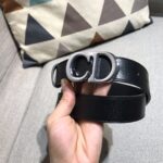 dior ZP同步 该款采用意大利双面头层平纹腰带。宽度30MM上身效果巨好！时髦中带着随性和酷感。码数齐全。 /