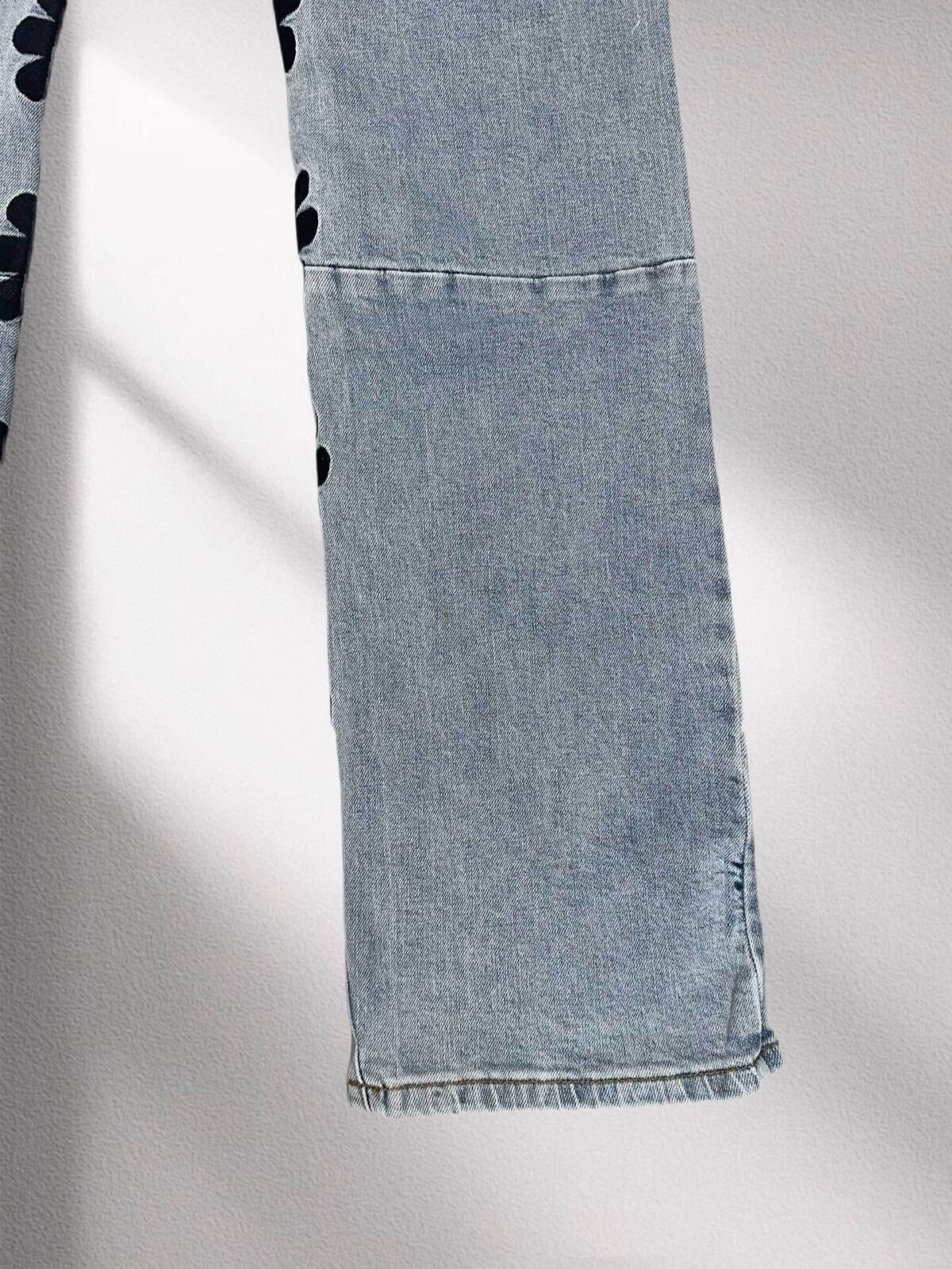 9990