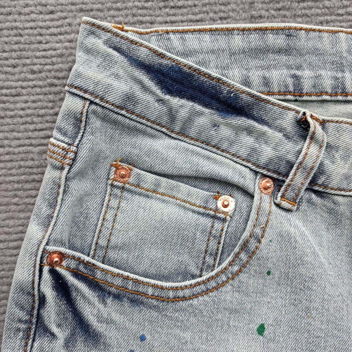816128