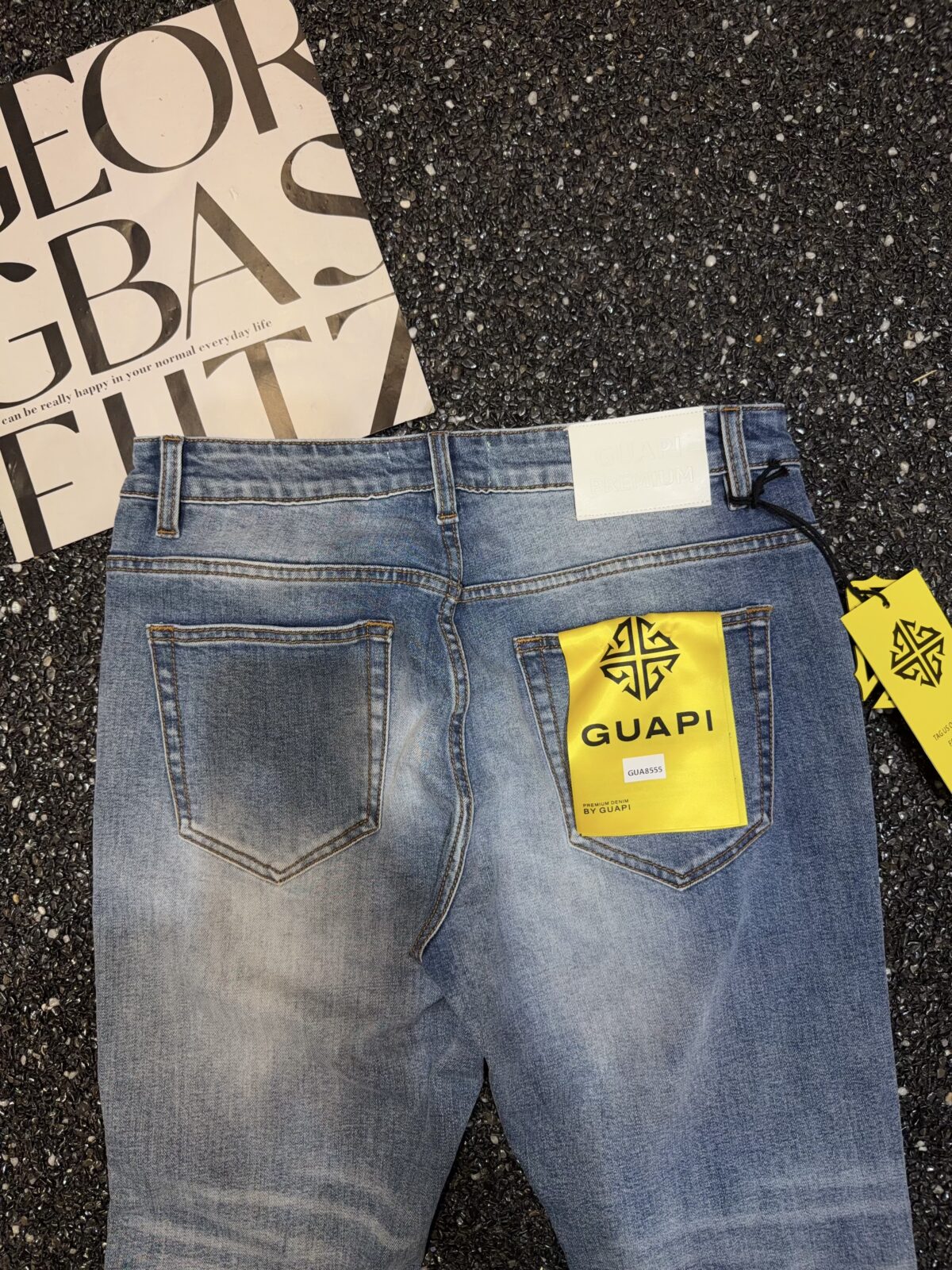 G8555