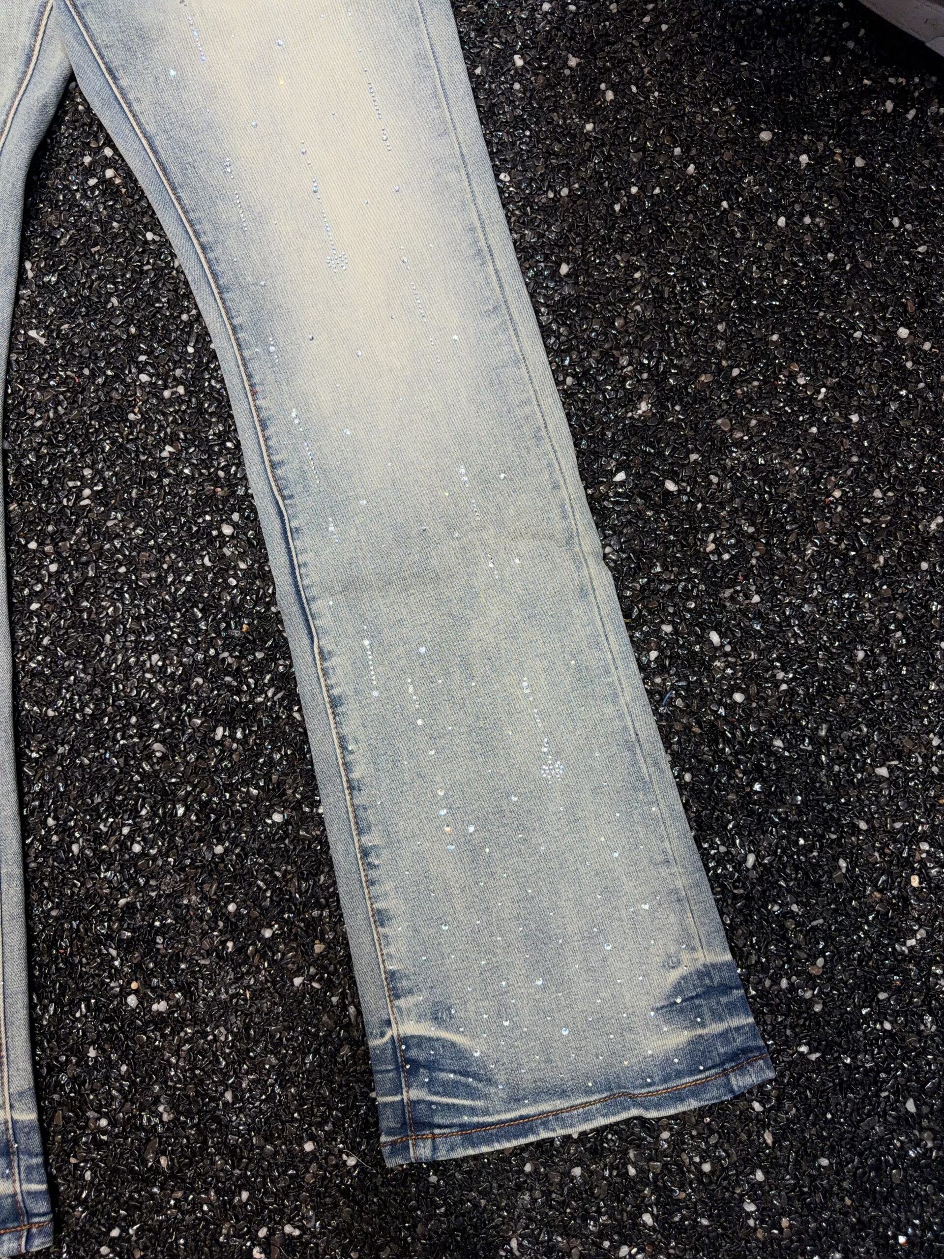 G8556