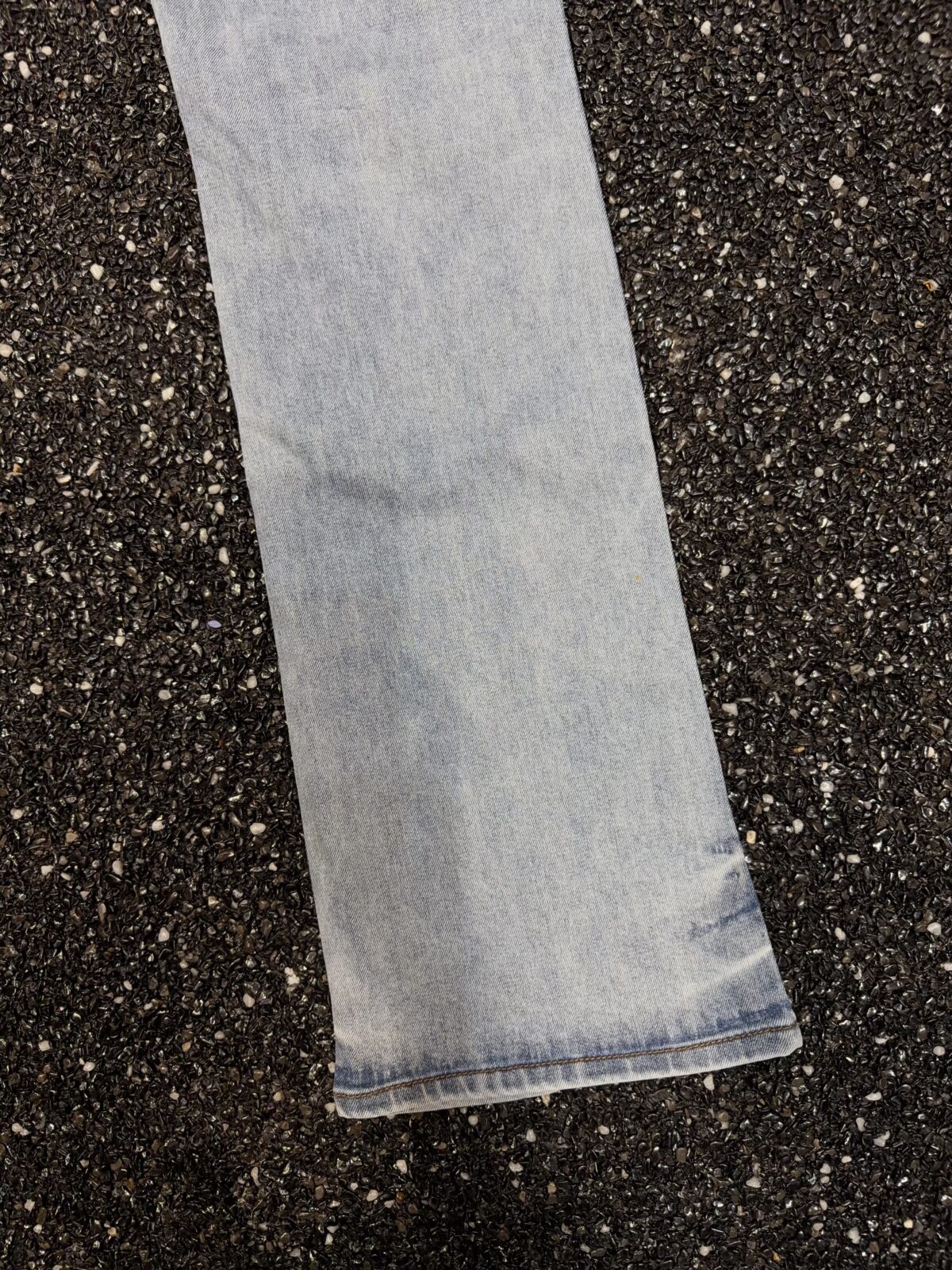 G8570