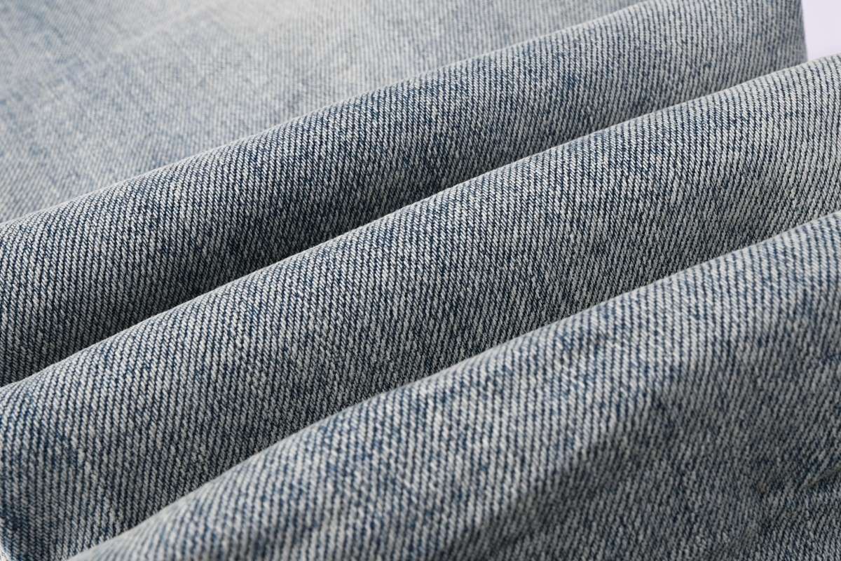 AM 8930