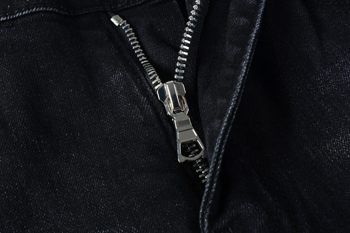 AM 886