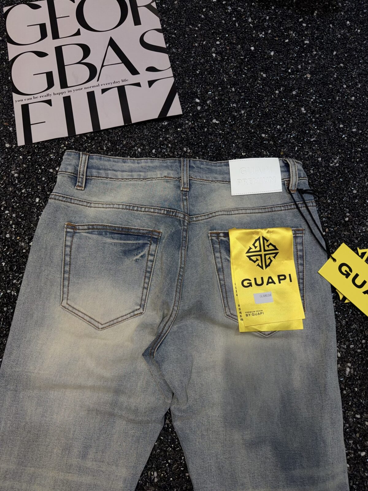 G8556