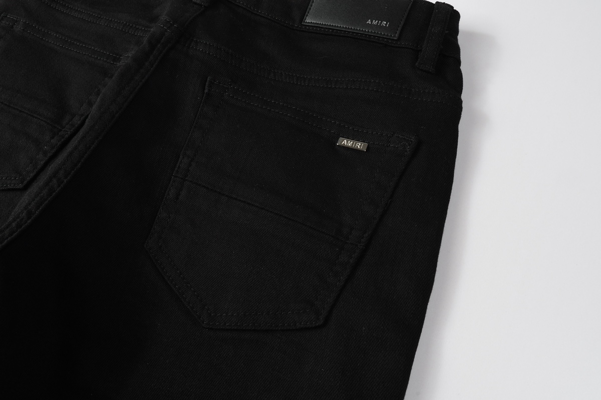 AM 893