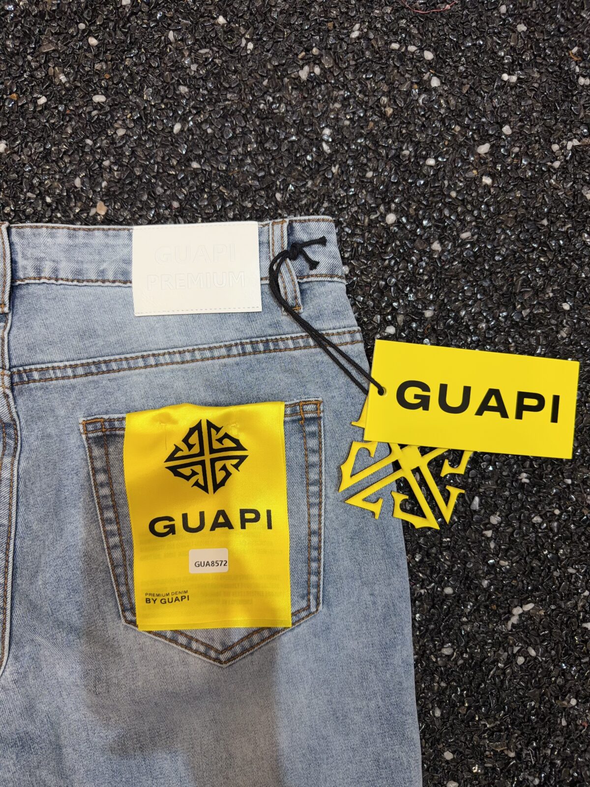 G8572