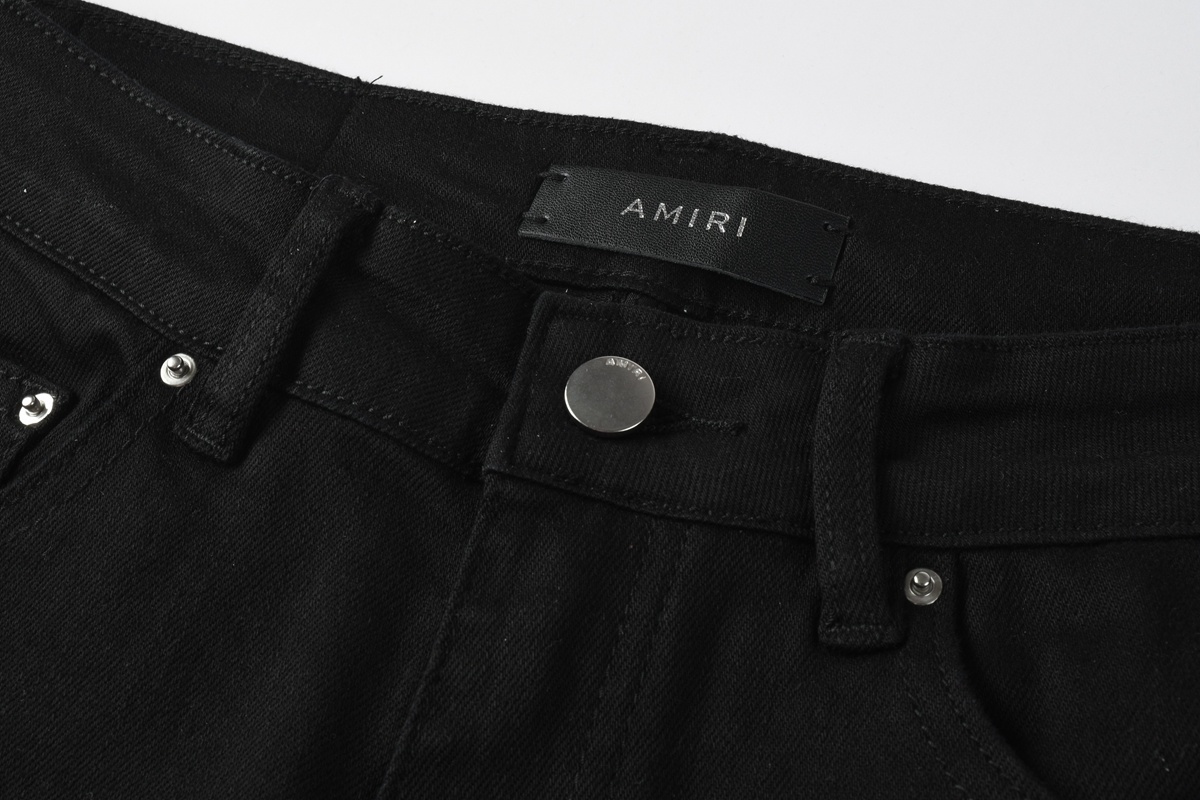 AM 893