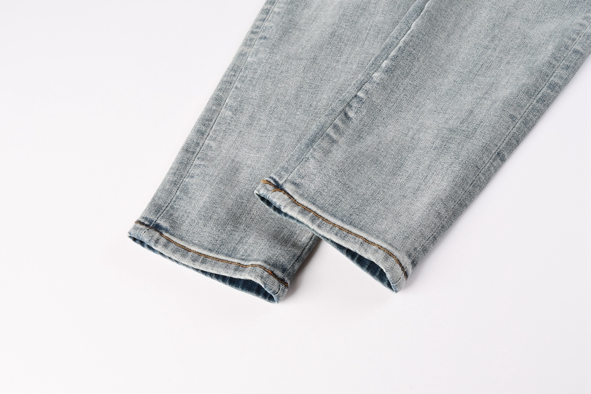 AM8931