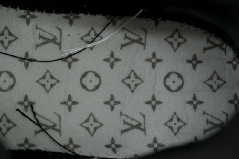 yupoo_286666_501e952b.jpg 【EA0GZ】黑白皮 LV板鞋 Louis Vuitton Black and white leather 时尚板鞋