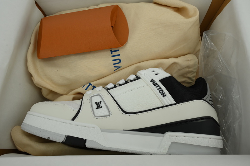 yupoo_286666_57d473ae.jpg 【EA0GZ】黑白皮 LV板鞋 Louis Vuitton Black and white leather 时尚板鞋