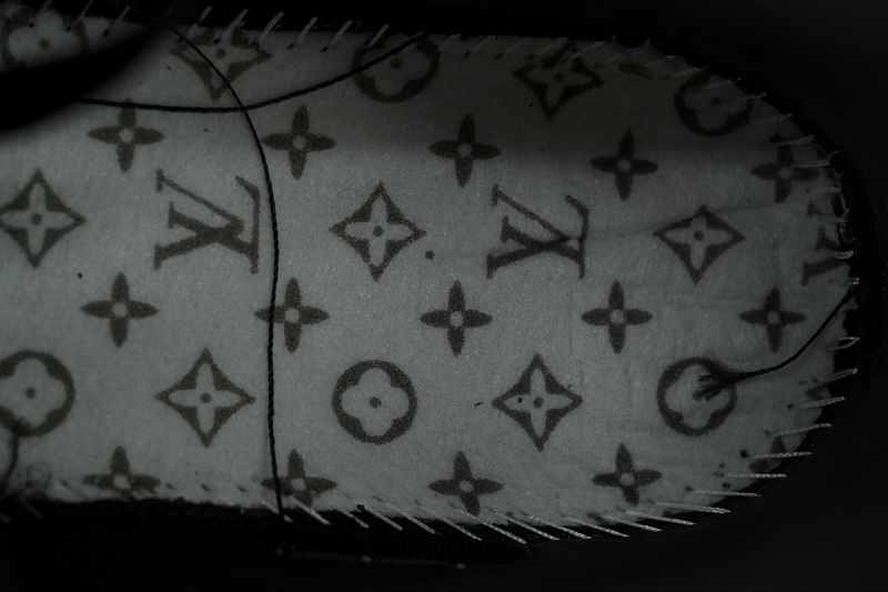 【EA0GZ】全黑水印 LV板鞋  Louis Vuitton All black watermark 时尚板鞋