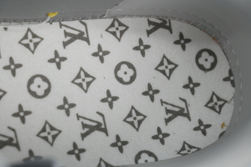 【EA0ET】灰色彩印 LV板鞋 Louis Vuitton Grey Color Printing 时尚板鞋