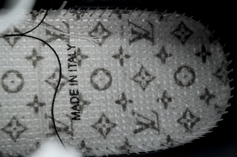 yupoo_287624_d2040b5f.jpg 【EA0ET】黑皮白底 LV板鞋 Louis Vuitton Black Skin And White Background 时尚板鞋