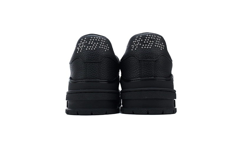【EA0ET】黑色铆钉 LV板鞋 LOUIS VUITTON Trainer 低帮时尚板鞋