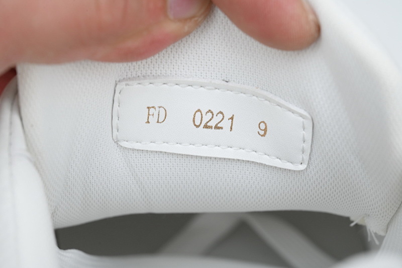 【EA0ET】白色铆钉 LV板鞋 LOUIS VUITTON Trainer 低帮时尚板鞋