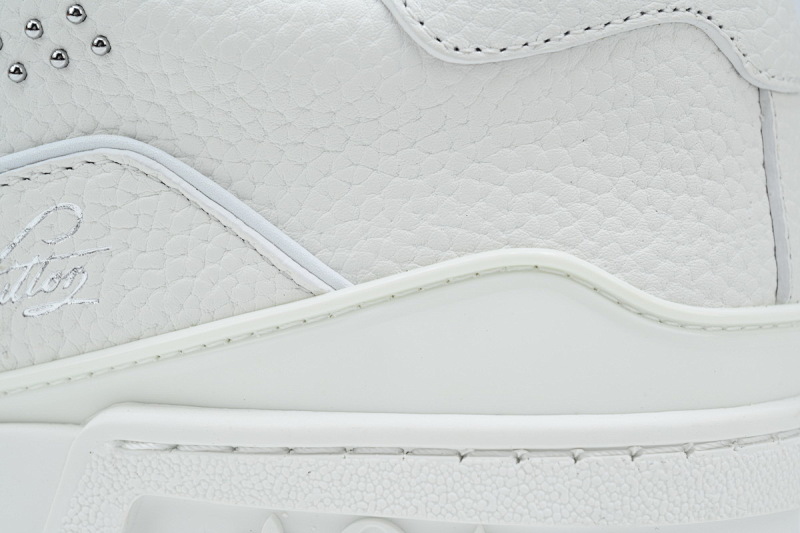 【EA0ET】白色铆钉 LV板鞋 LOUIS VUITTON Trainer 低帮时尚板鞋