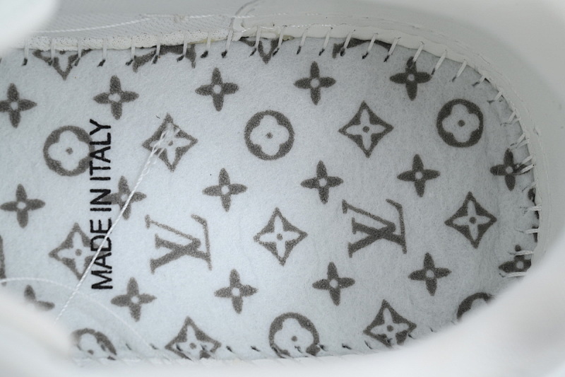 【EA0ET】白色铆钉 LV板鞋 LOUIS VUITTON Trainer 低帮时尚板鞋