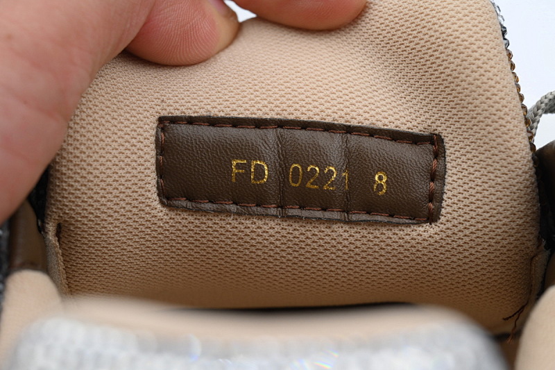 yupoo_288104_8172a6c8.jpg 【EA0ET】卡其迷彩钻 路易威登 LV钻面休闲板鞋 LOUIS VUITTON Trainer