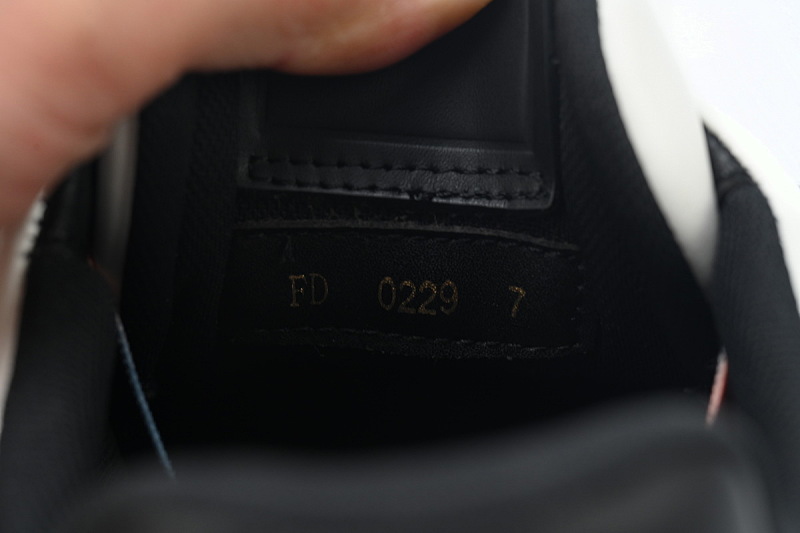 yupoo_289292_41f97059.jpg 【EA0ET】54彩带 LV板鞋 Louis Vuitton Trainer White 牛皮时尚板鞋