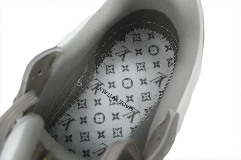 【EA0ET】压花灰白 LV板鞋 Louis Vuitton Trainer Grey White 牛皮花纹 时尚板鞋