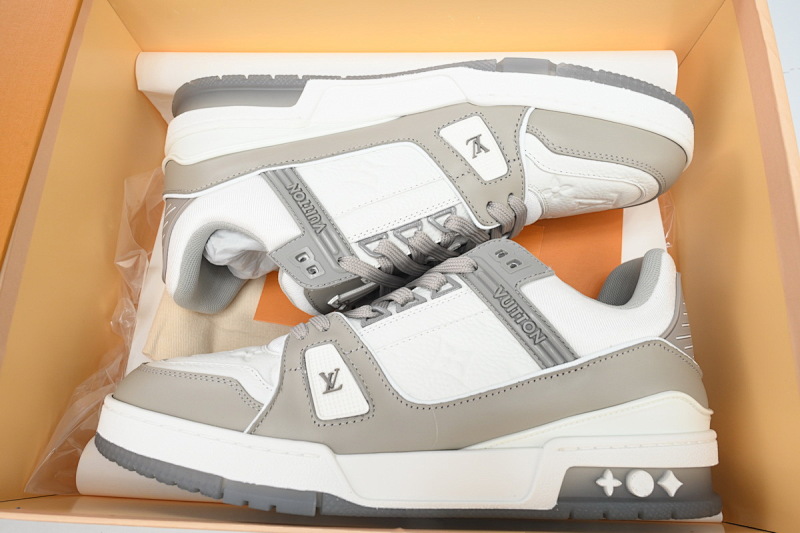 【EA0ET】压花灰白 LV板鞋 Louis Vuitton Trainer Grey White 牛皮花纹 时尚板鞋