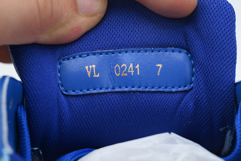 【EA0ET】压花白蓝 LV板鞋 Louis Vuitton Trainer White Blue 牛皮花纹 时尚板鞋