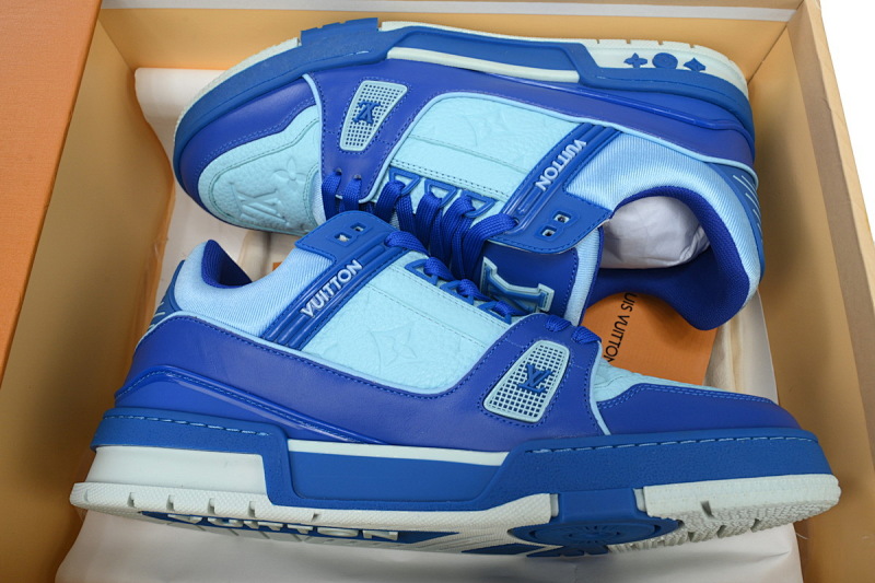 【EA0ET】压花白蓝 LV板鞋 Louis Vuitton Trainer White Blue 牛皮花纹 时尚板鞋