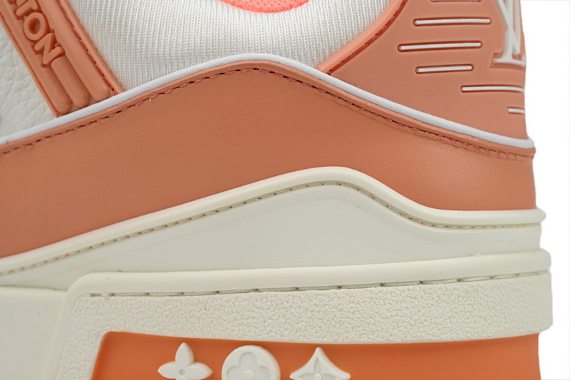 【EA0ET】压花蜜桃粉 LV板鞋 Louis Vuitton Trainer Peach 牛皮花纹 时尚板鞋