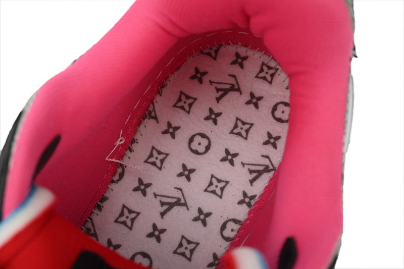 【EA0ET】走秀内粉 LV板鞋 Louis Vuitton Trainer Pink 靓丽色彩点缀 时尚板鞋