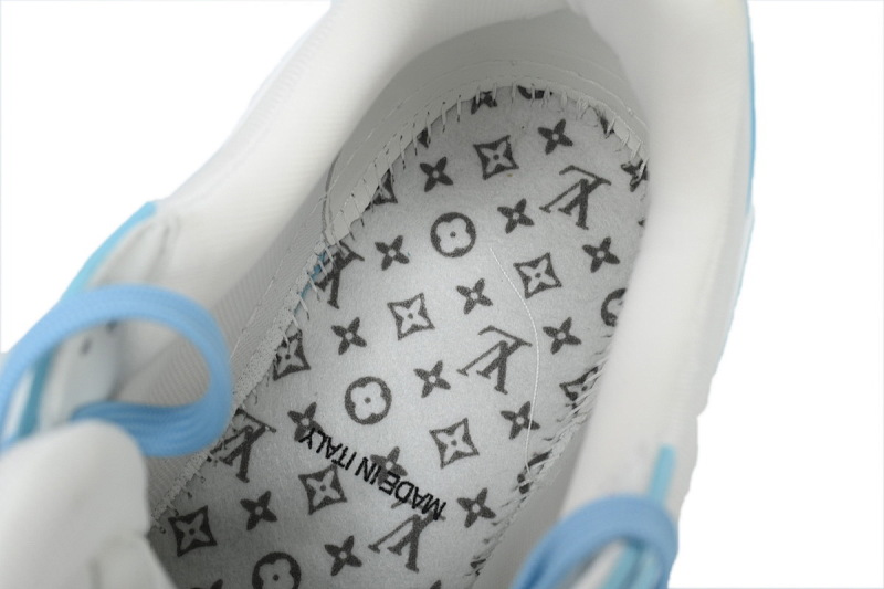 yupoo_289785_09ad9ed0.jpg 【EA0ET】压花浅蓝 LV板鞋 Louis Vuitton Trainer Light Blue 牛皮系带压纹 时尚板鞋